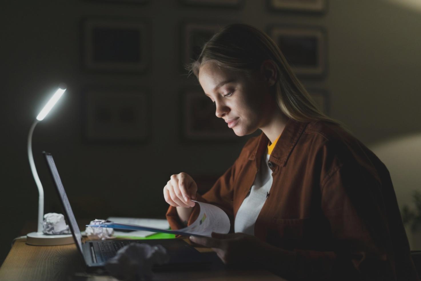 Espace de travail organisé avec planification financière